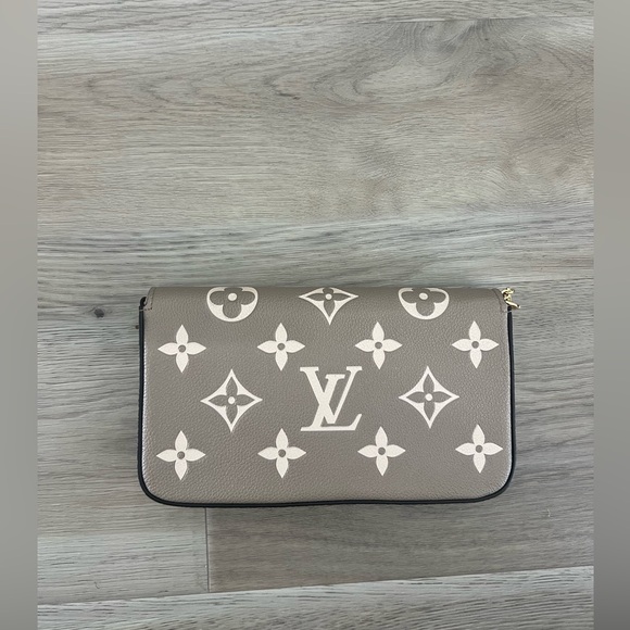 Never Been Used Louis Vuitton Felicie Pochette Crossbody - Picture 6 of 6